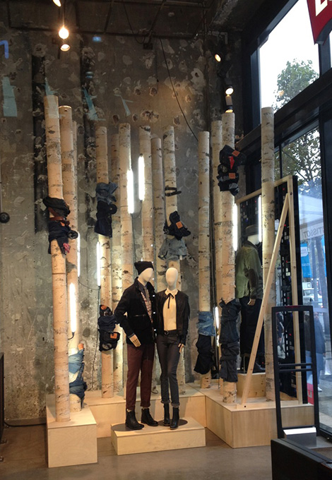 Tronco artificial de abedul para el escaparate de Levis.